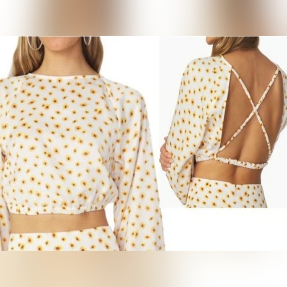 WeWoreWhat Tops - WeWoreWhat Ivory Multi Ditsy Daisies Billow Sleeve Open Back Top, Size Large
